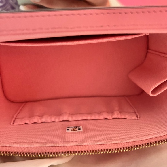 100% authentic CHANEL East West Polly Pocket CC Top Vanity Pink w/ Chain (RARE) - Picture 11 of 14